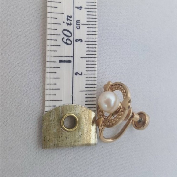 VTG 14k GF Yellow Gold Celtic Fresh Water Pearl Screw Back Womens Earrings - Picture 6 of 6